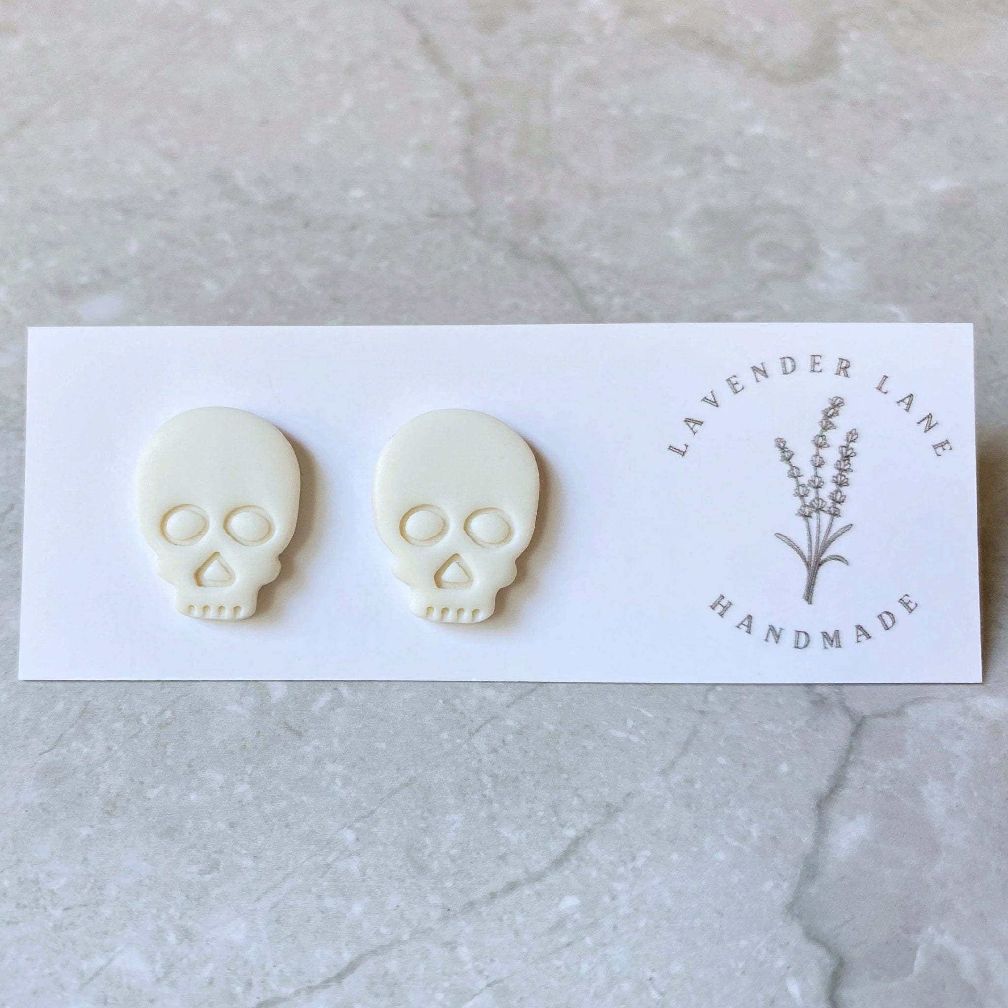 Roxanne skull studs